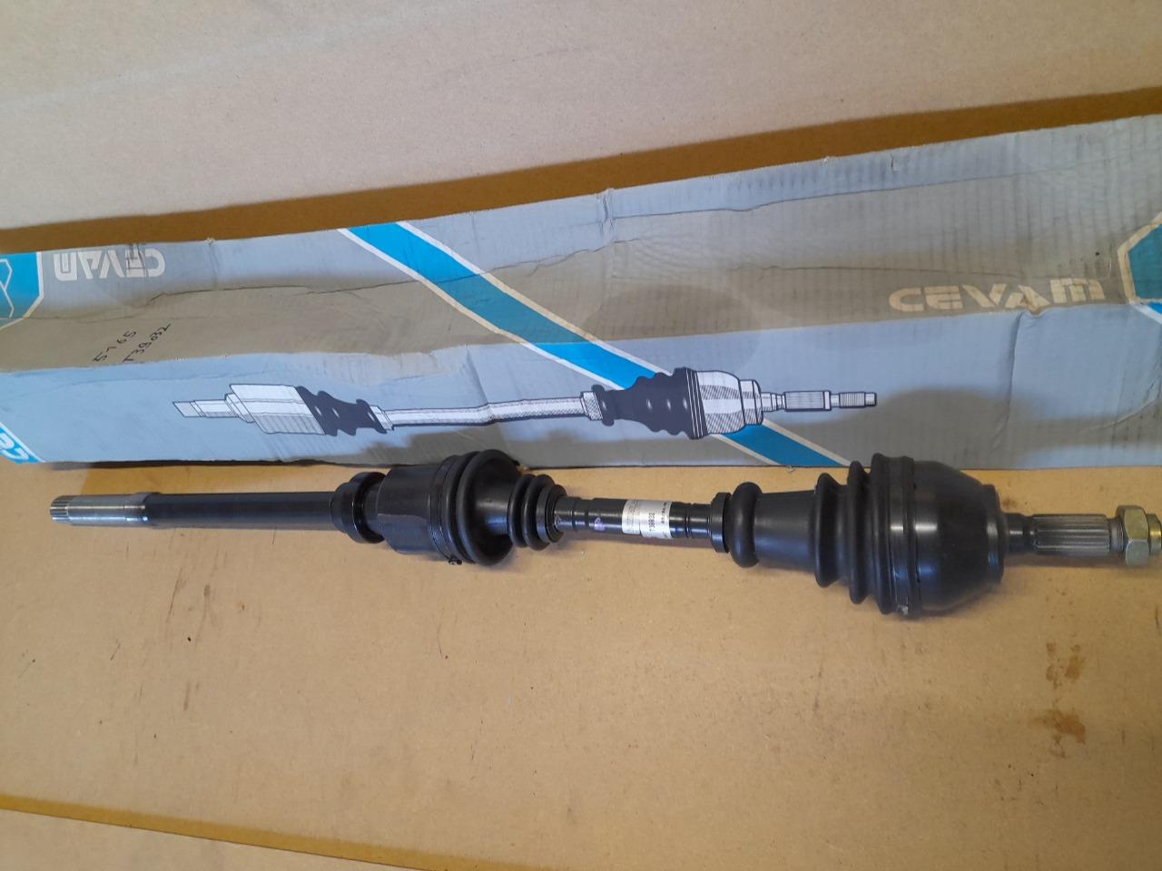 Cardan droit Peugeot 309 1.1L 1.3L CEVAM 5165 LesAnciennes.com