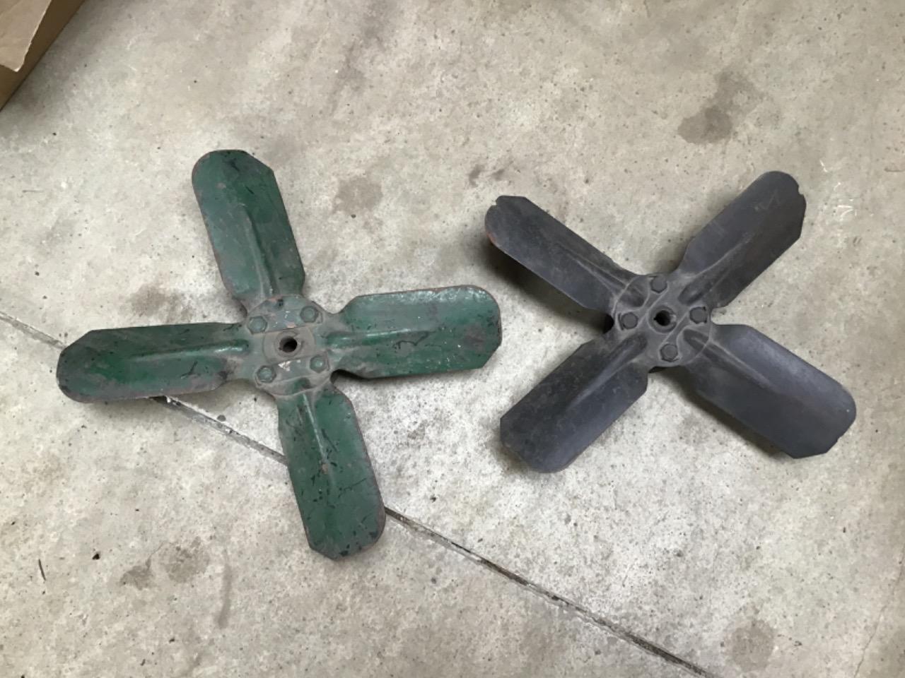 HELICES AVEC POULIE RENAULT 4CV LesAnciennes.com