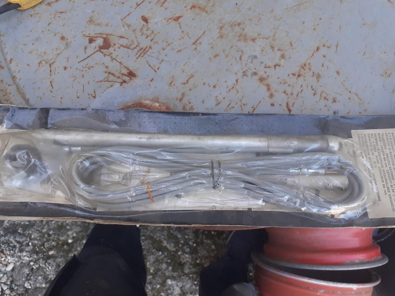 Antenne MERCEDES 200 LesAnciennes.com