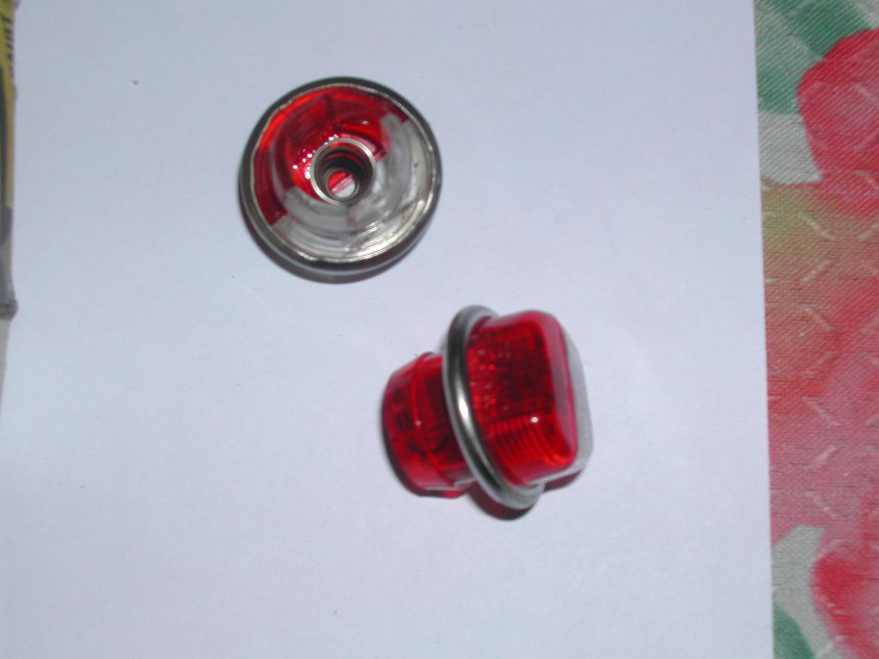 2 cabochon Feux veuilleuse aile RENAULT Dauphine LesAnciennes.com