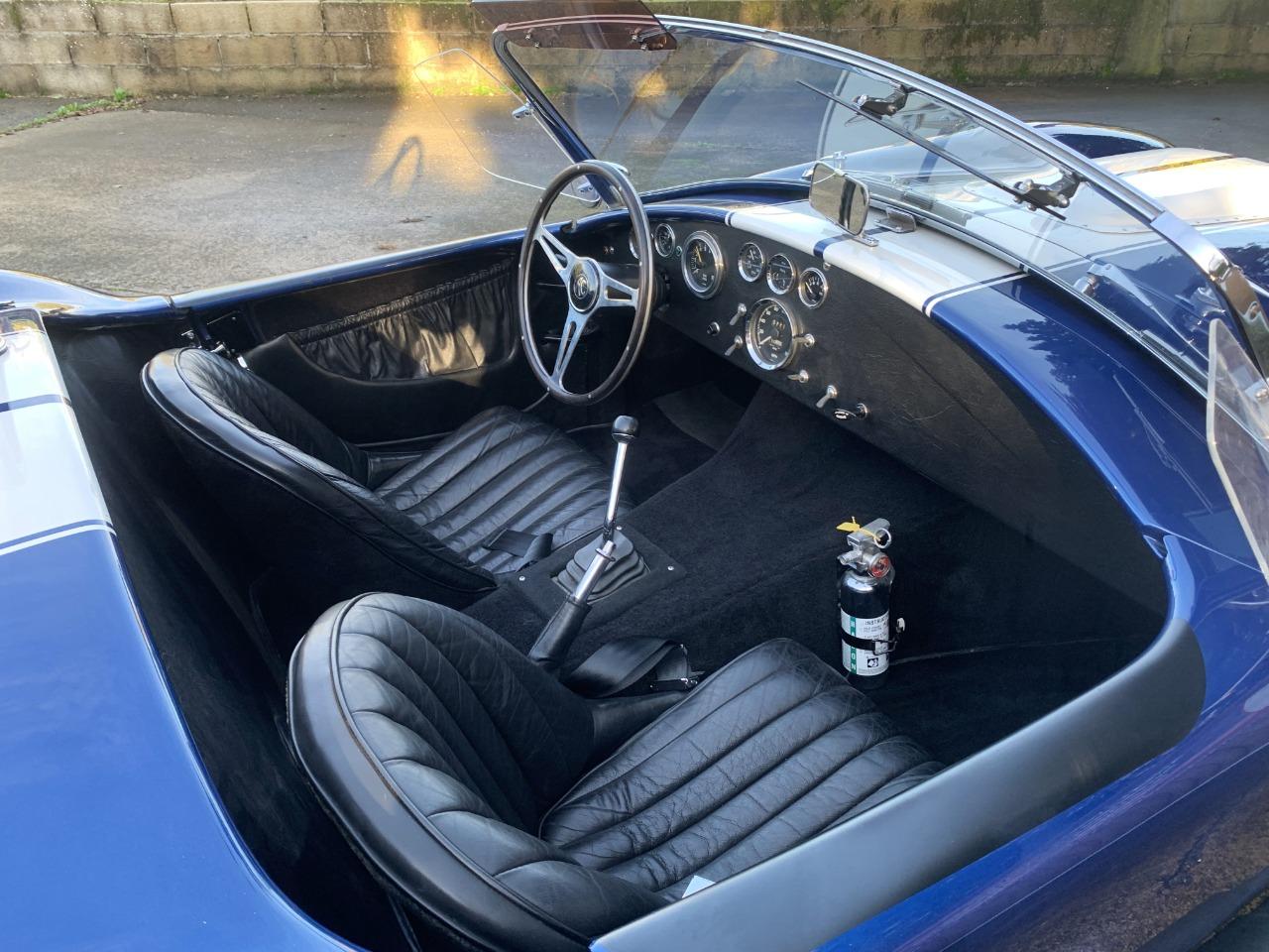 AC Cobra CONTEMPORARY CLASSIC - 1990 LesAnciennes.com