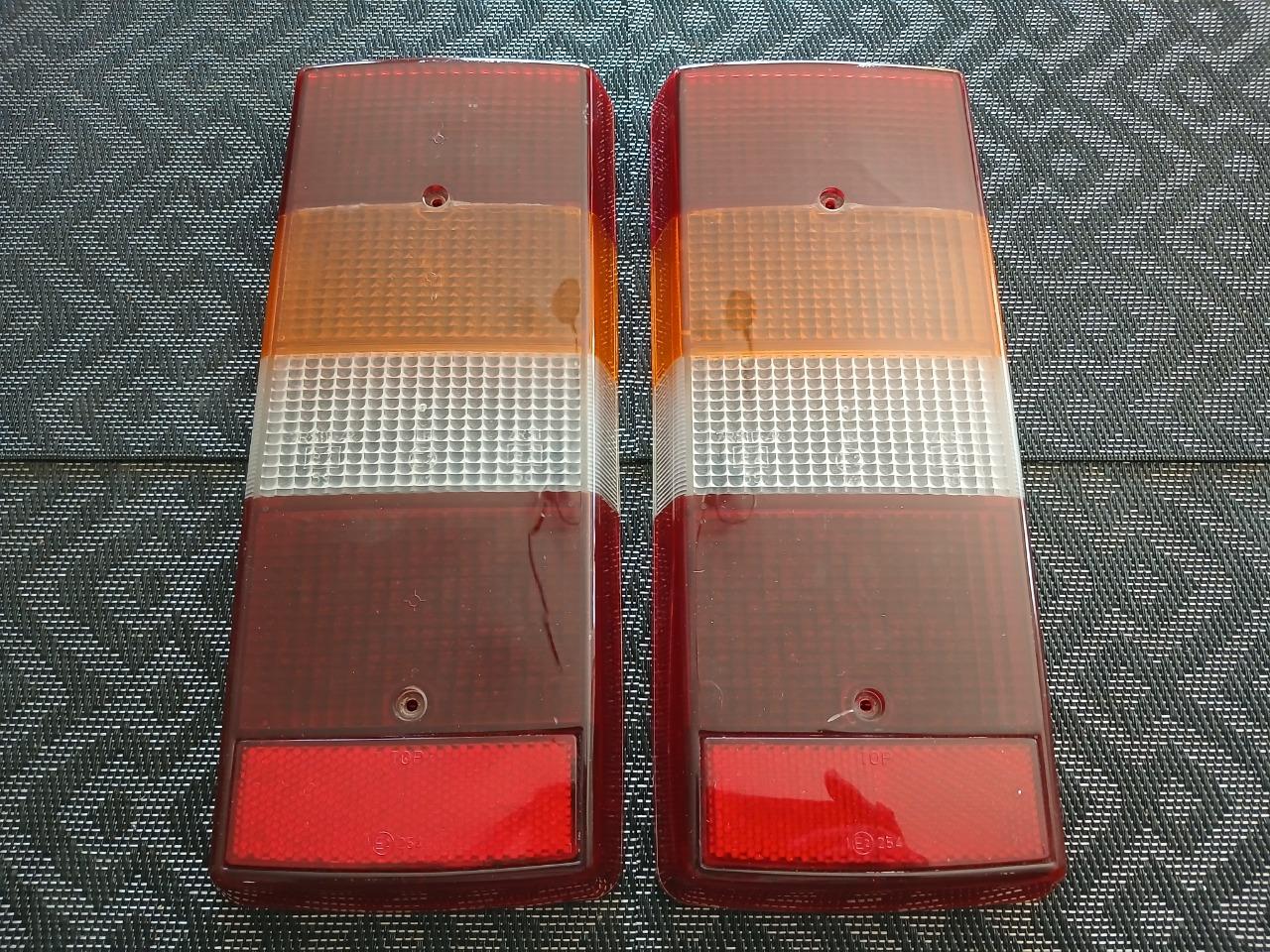 Paire de cabochons de feux arrière PEUGEOT J9 LesAnciennes.com