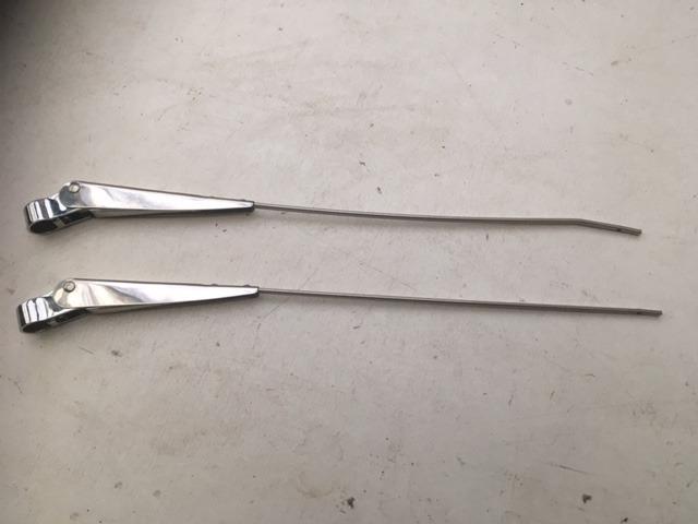 2 bras essuie glace neuf VOLVO P1800 LesAnciennes.com
