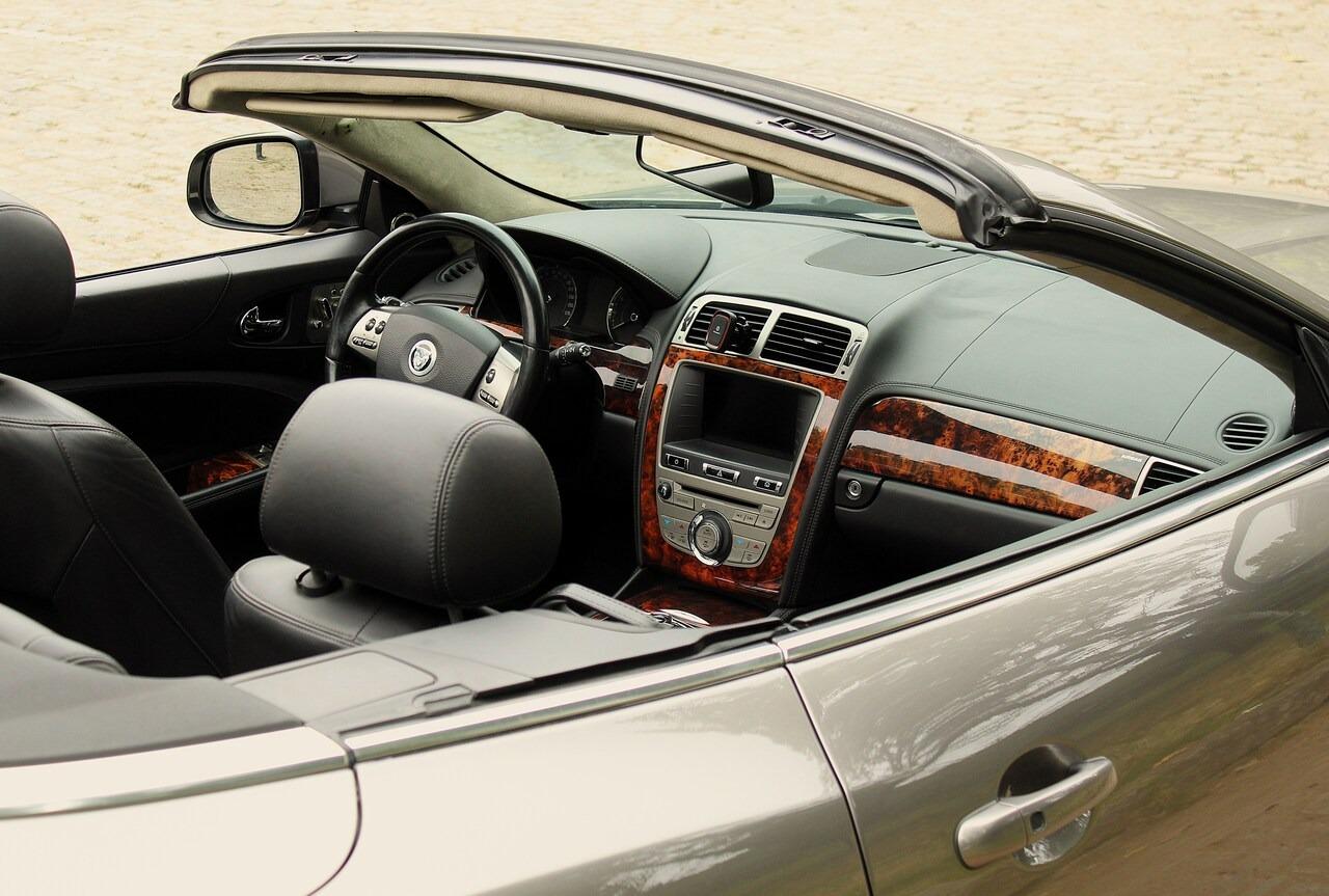 JAGUAR XK 5.0 V8 Cabriolet - 2011 LesAnciennes.com