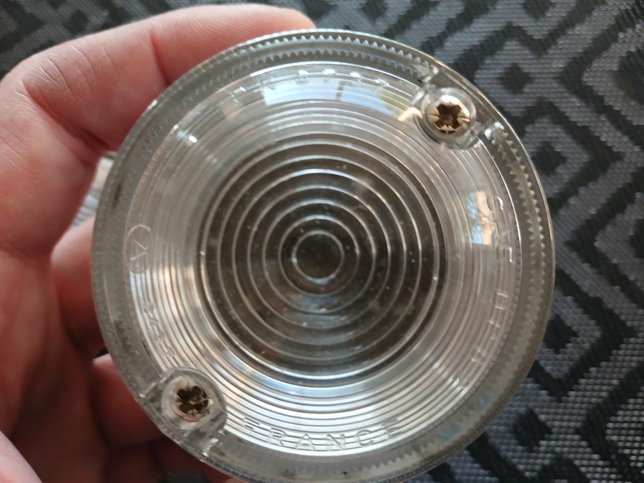 Clignotants RENAULT 8 (R8) LesAnciennes.com