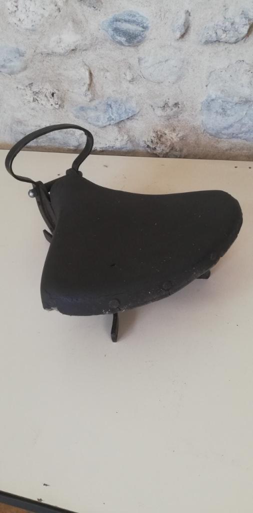 Selle DUNLOP Peugeot, Magnat De.. Bi-Place LesAnciennes.com