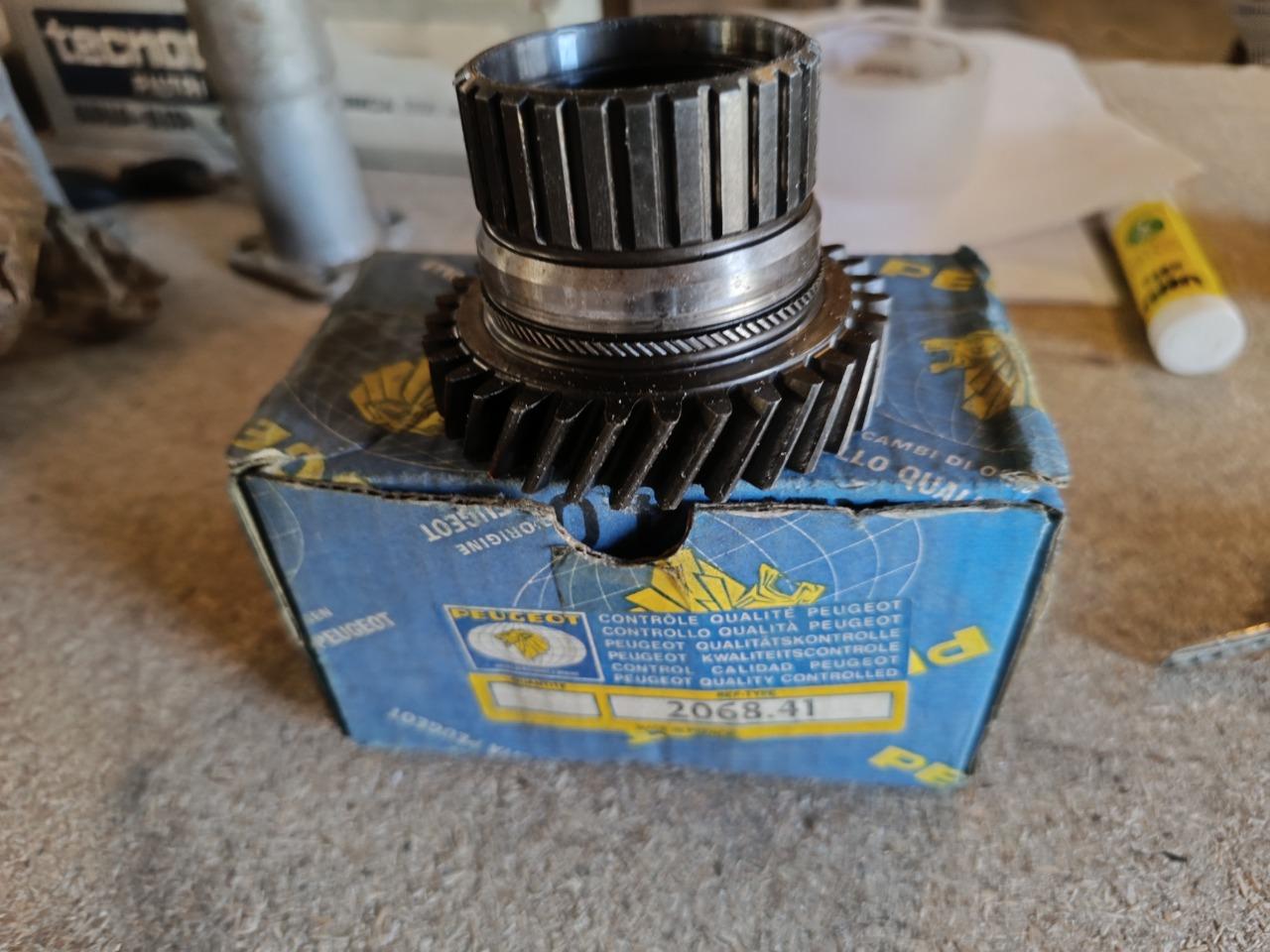 Pignon embrayage PEUGEOT 204 204/304 LesAnciennes.com