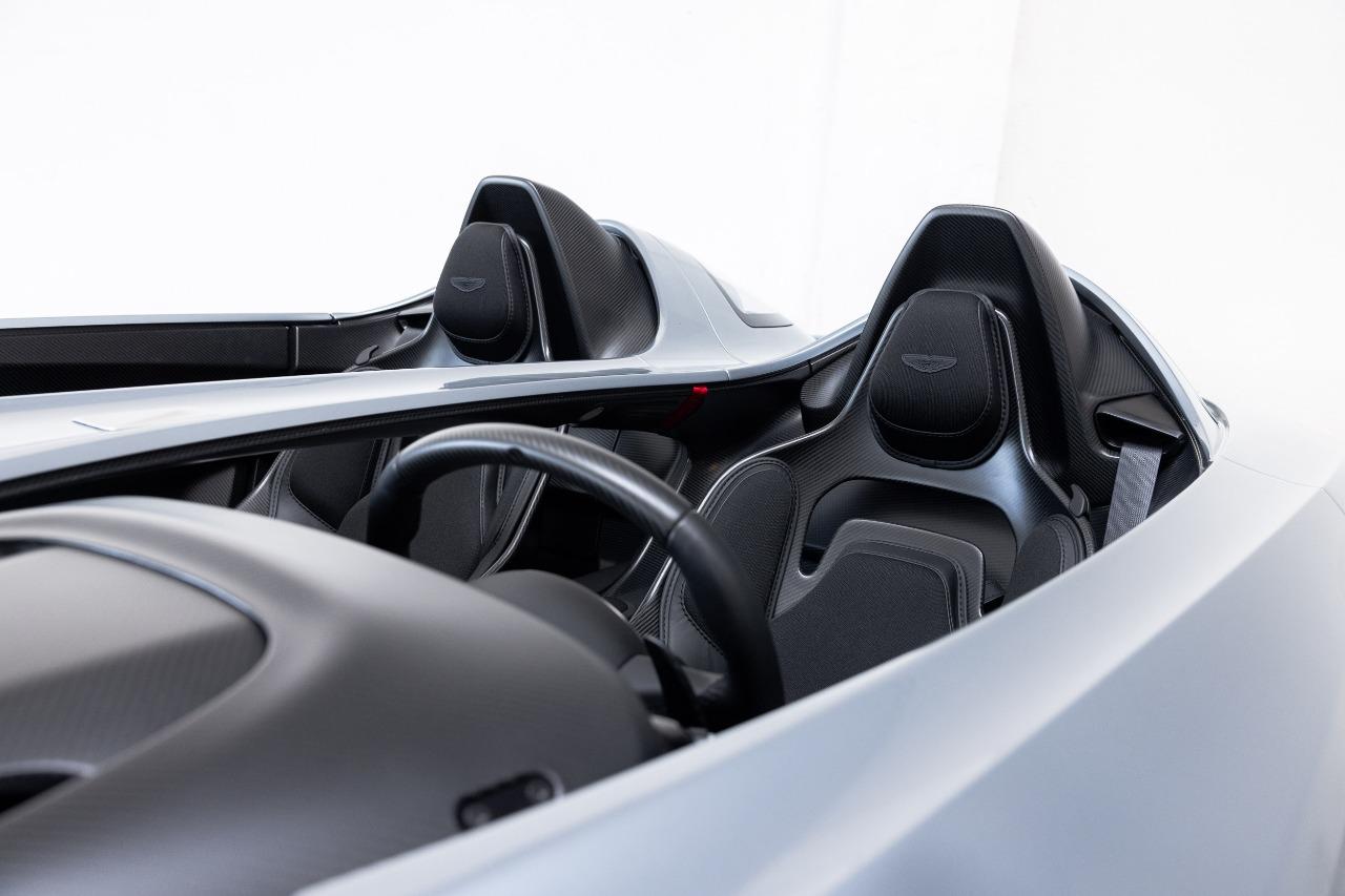 ASTON MARTIN V12 Speedster - 2021 LesAnciennes.com