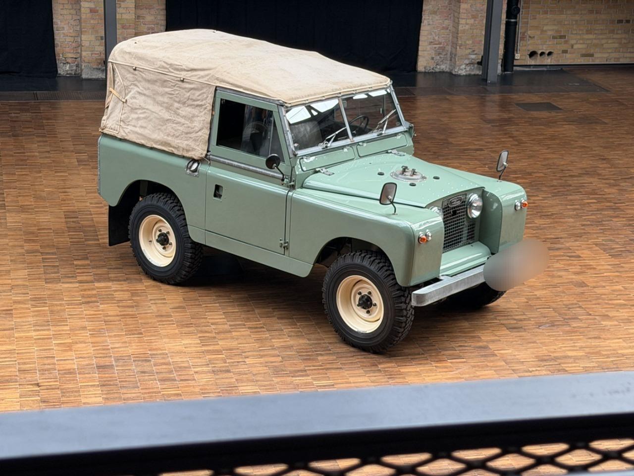 LAND ROVER 88 II-A 2.2 77 cv - 1964 LesAnciennes.com