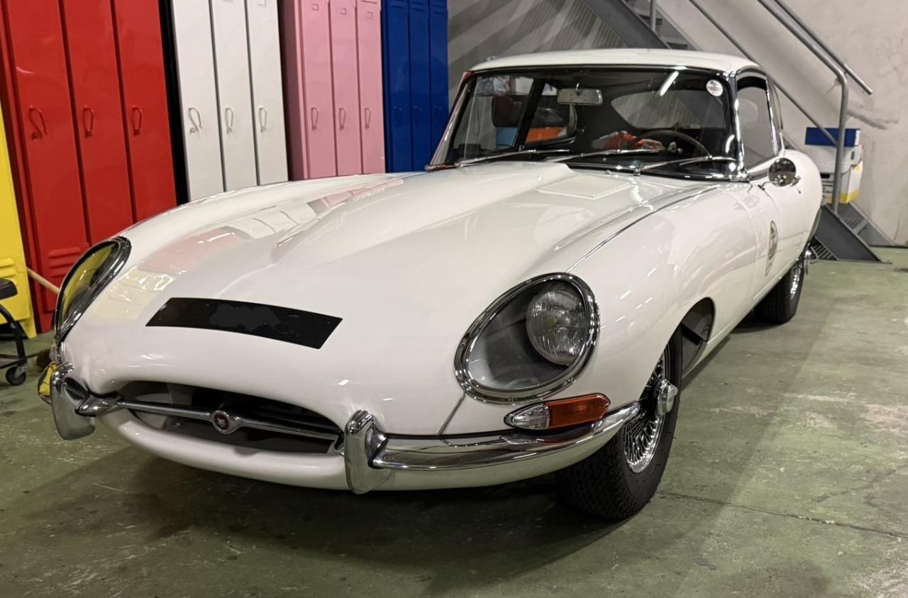 JAGUAR Type E 4.2 série 1 2+2 - 1966 LesAnciennes.com