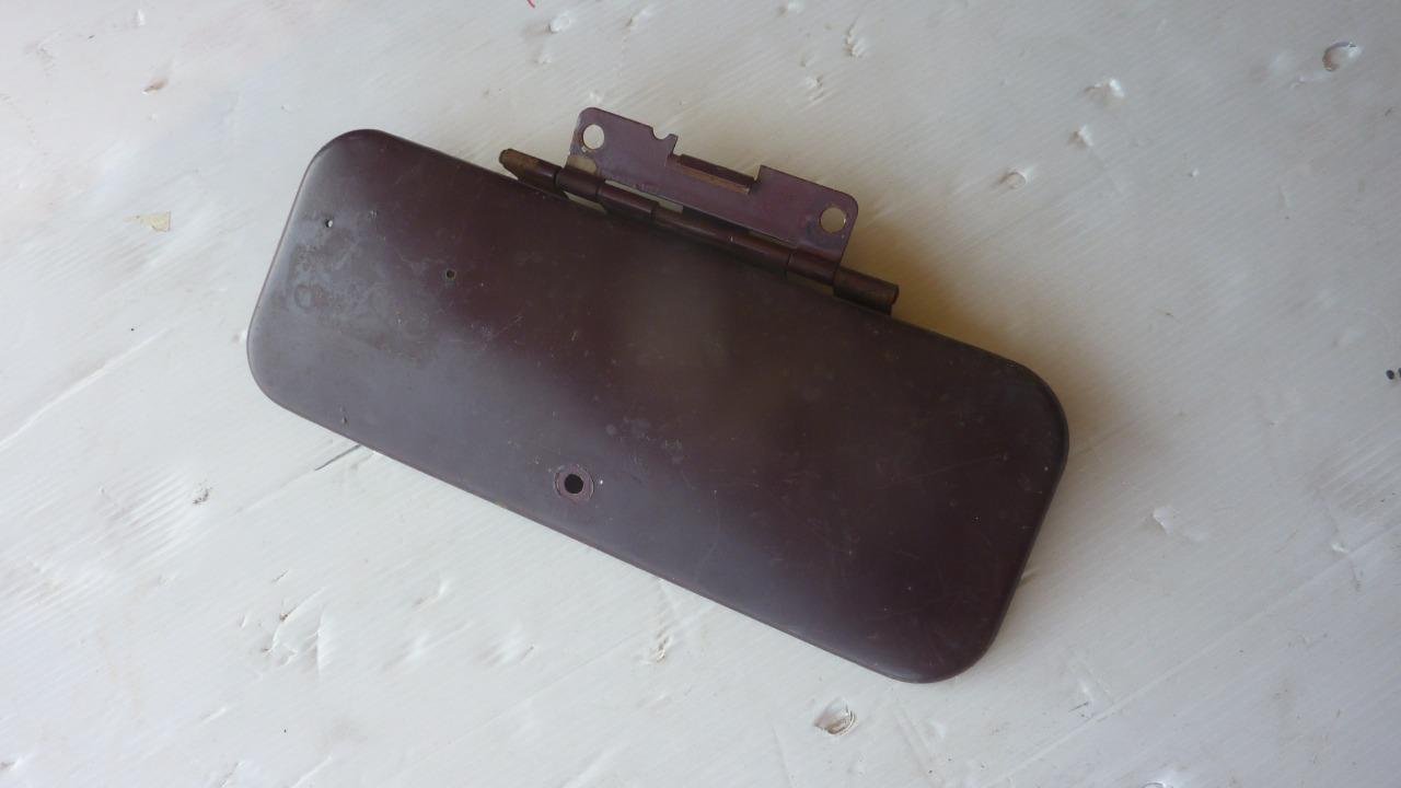 Porte de boite à gants SIMCA 8 LesAnciennes.com