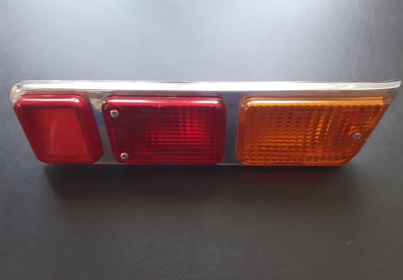 Feu arrière droit RENAULT 10 (R10) LesAnciennes.com