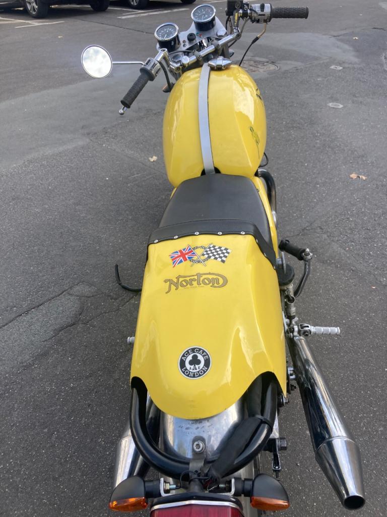 NORTON Commando 850 - 1976 LesAnciennes.com