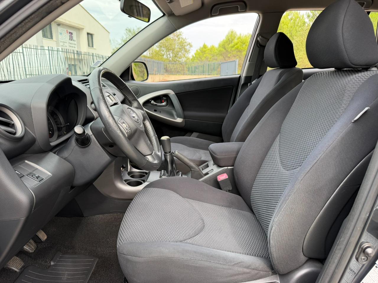 TOYOTA RAV4 4X4 2.0 152ch BVM LesAnciennes.com