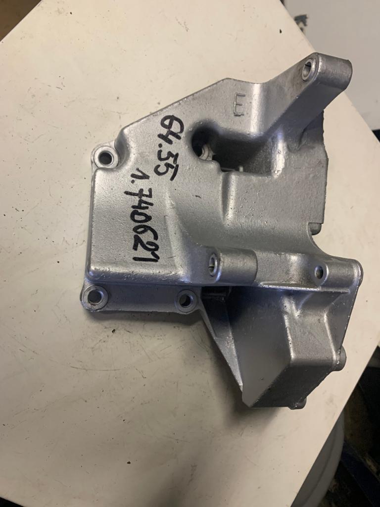 Support compresseur clim. BMW E36/Z3 320/323/328 LesAnciennes.com