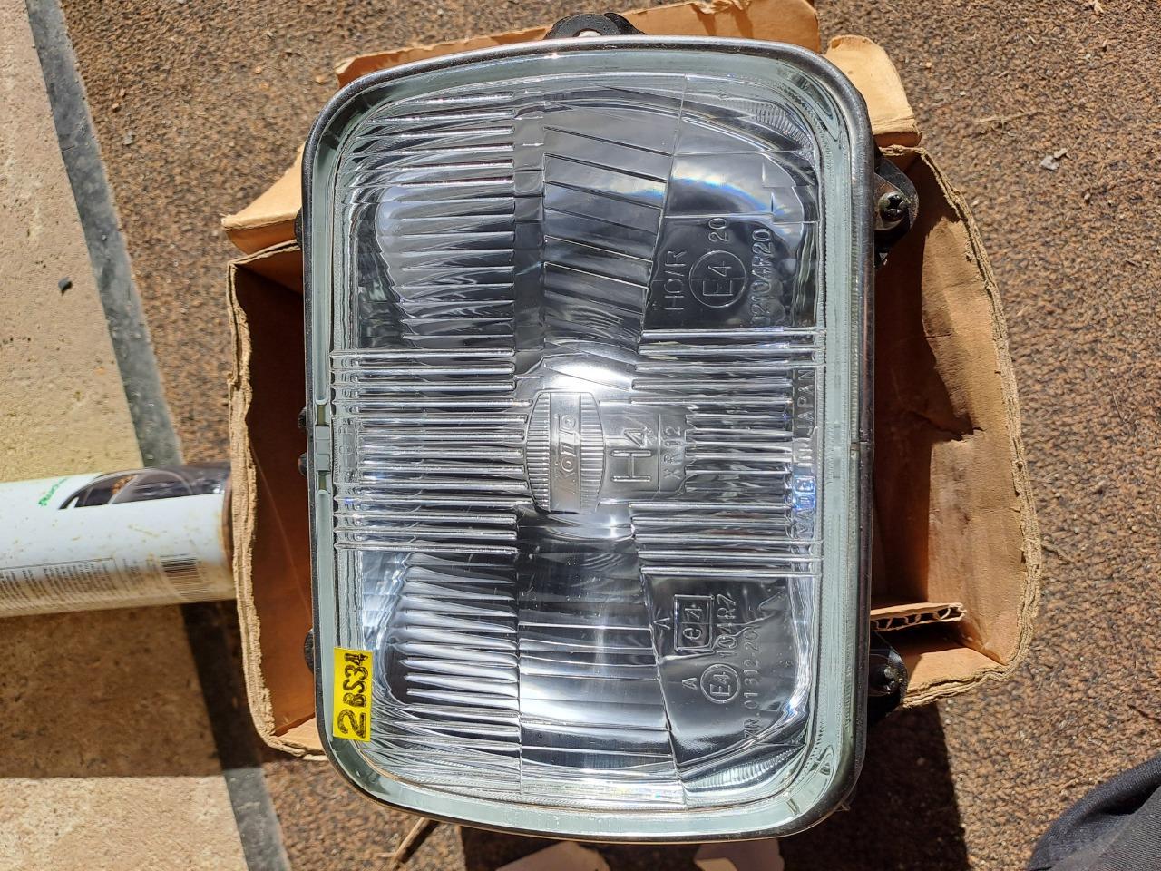 Phare MAZDA 323 Bg LesAnciennes.com