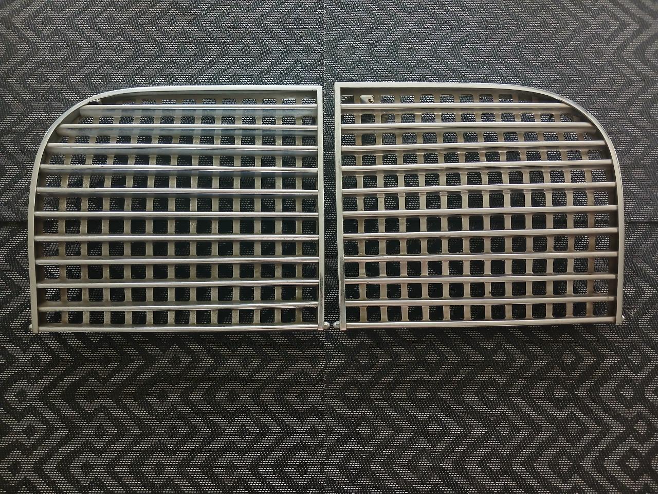 Grilles accessoires GH / ROBRI RENAULT Dauphine LesAnciennes.com