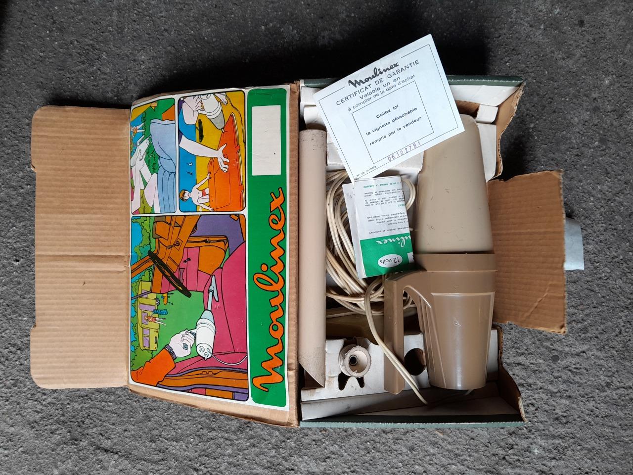 Aspirateur 12 volts pour intérieur de voiture LesAnciennes.com