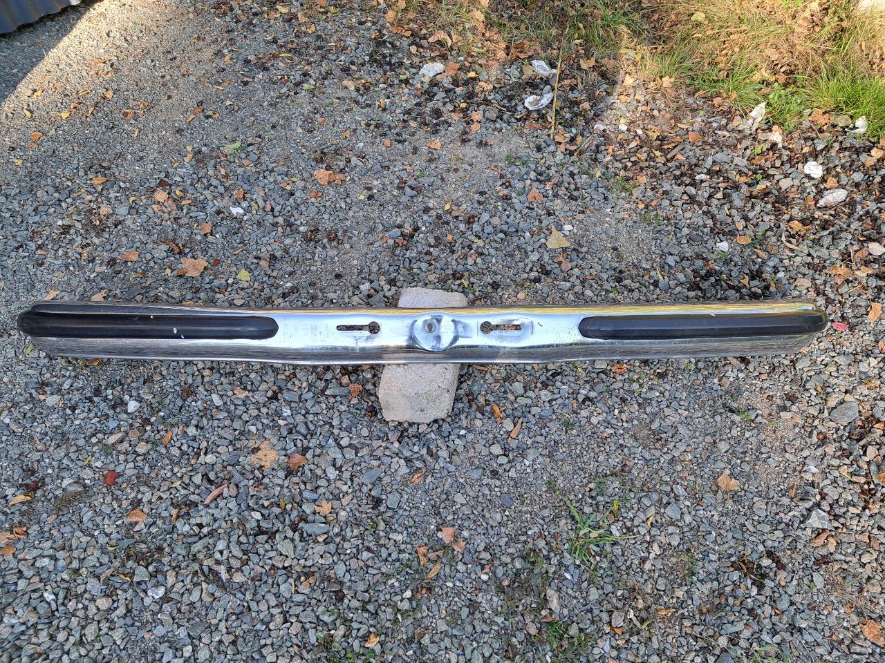 Pare choc MERCEDES 230 LesAnciennes.com