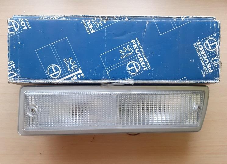 Feu avant gauche PEUGEOT 304 LesAnciennes.com