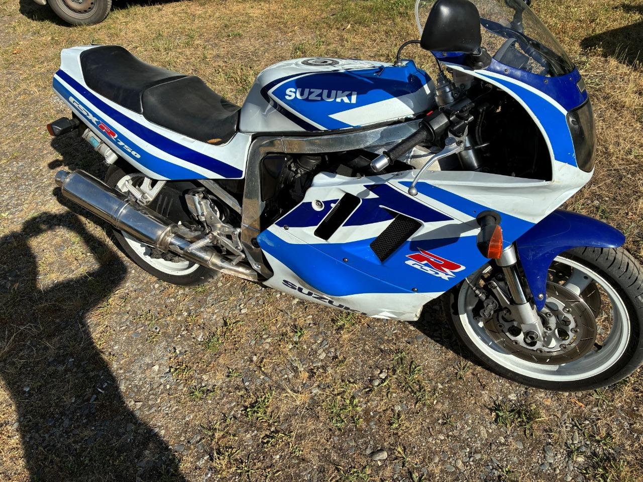 SUZUKI GSXR 750 - 1991 LesAnciennes.com