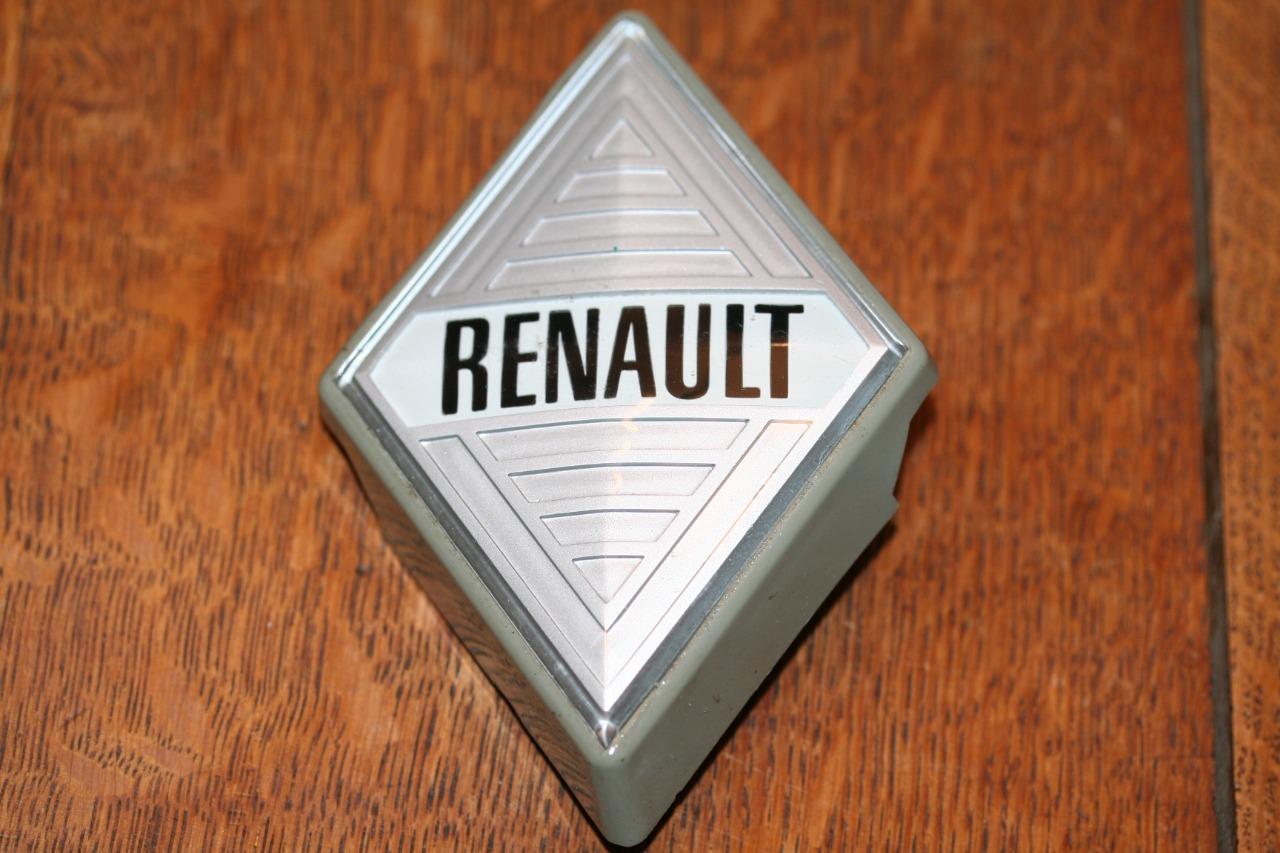 INSIGNE DE CALANDRE R4 1968 LesAnciennes.com