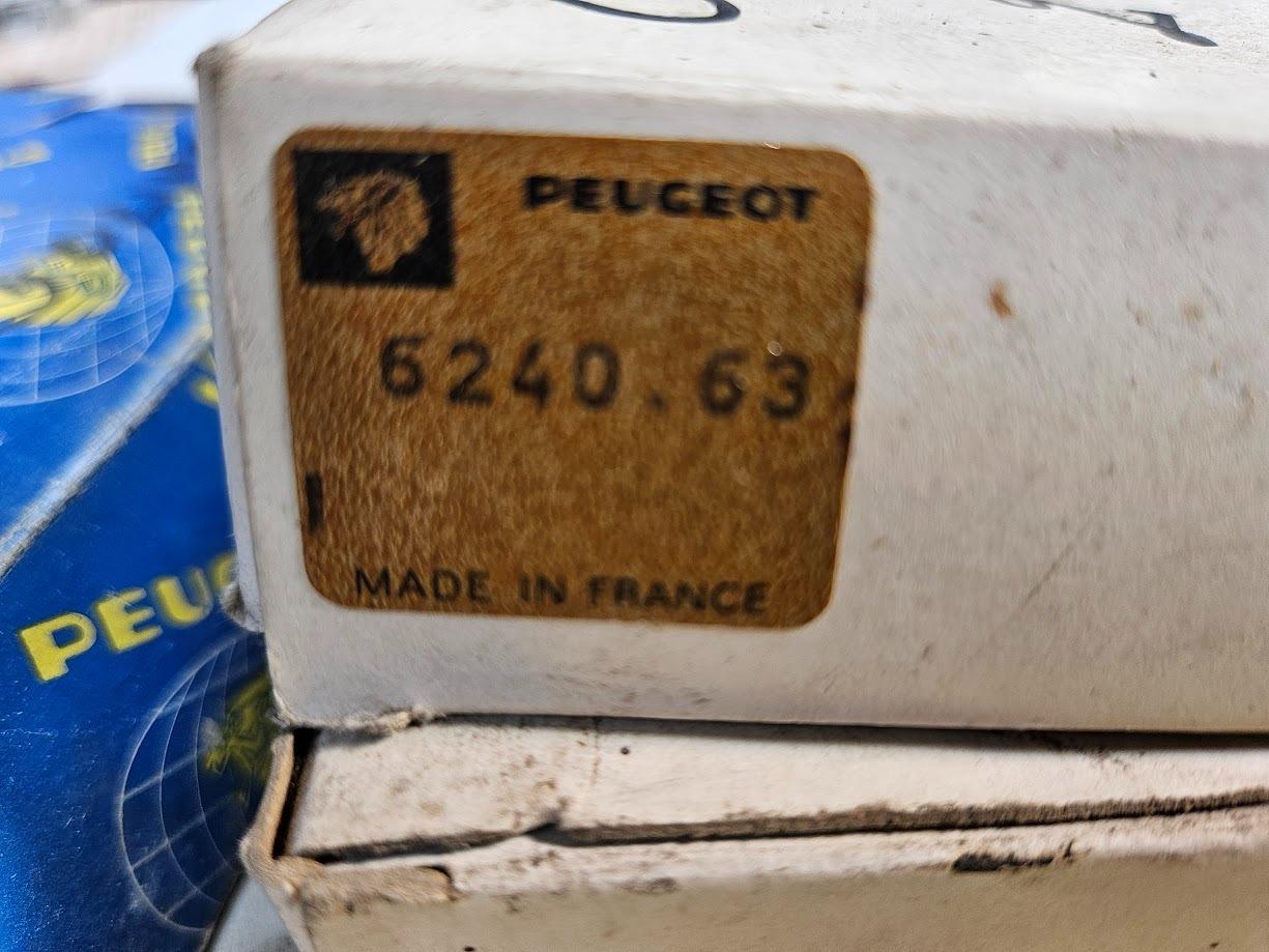 Commodos PEUGEOT divers LesAnciennes.com