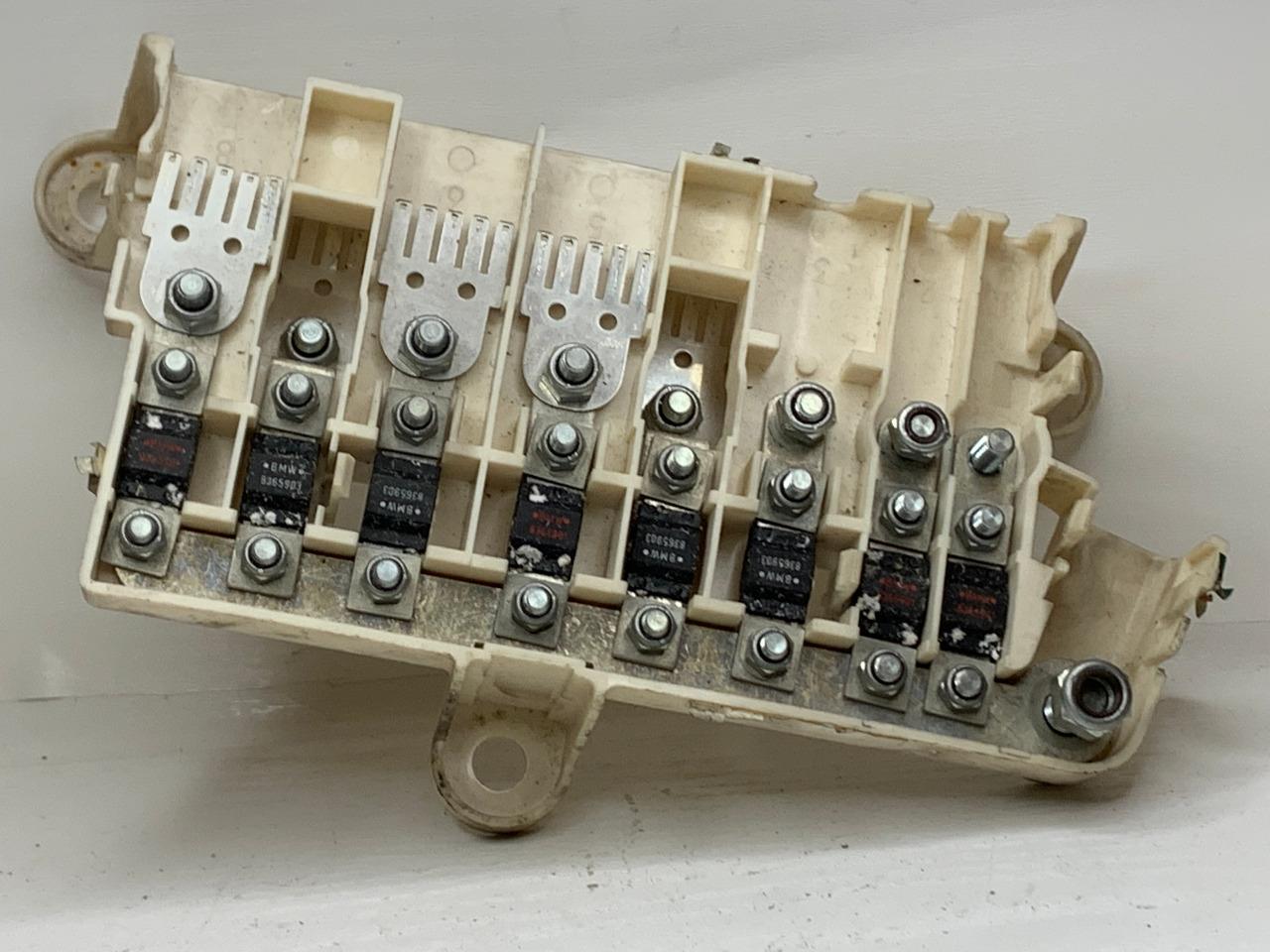 Boitier fusible BMW E38/39 LesAnciennes.com