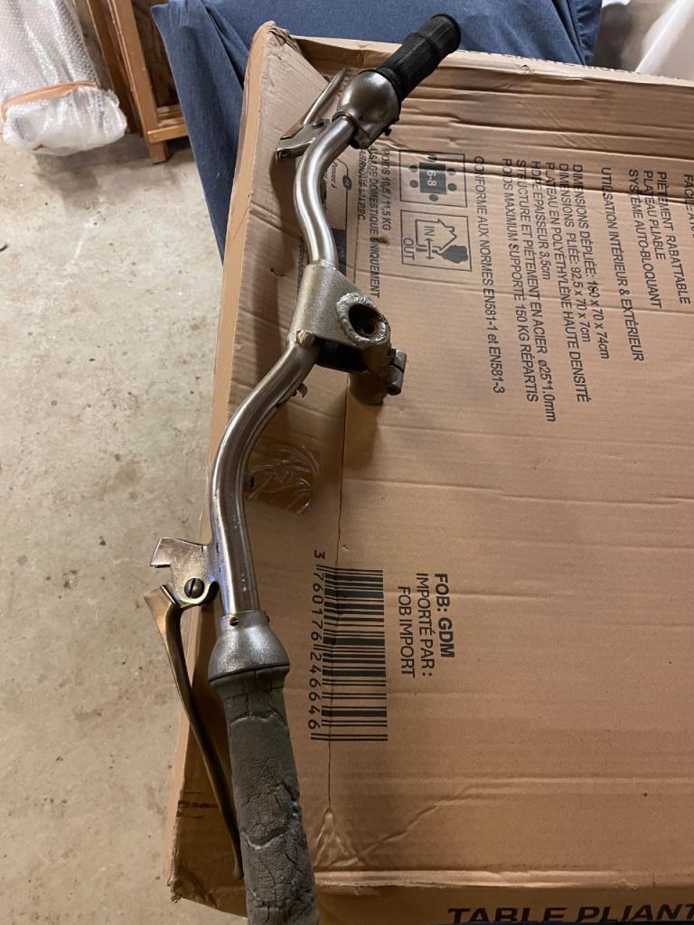 Guidon PEUGEOT Peugeot LesAnciennes.com