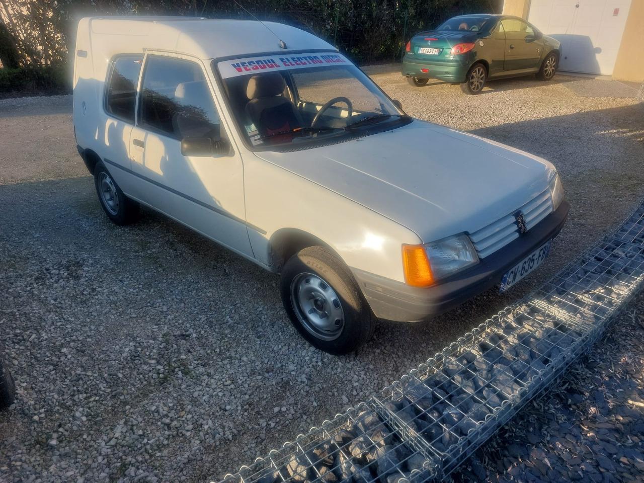 PEUGEOT 205 - 1991 LesAnciennes.com