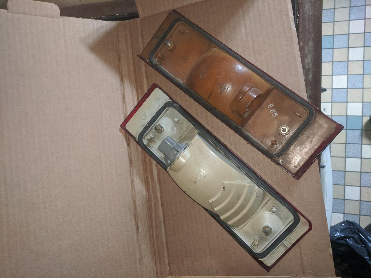 2 feux arriéré Pièces RENAULT 9/11 ( LesAnciennes.com