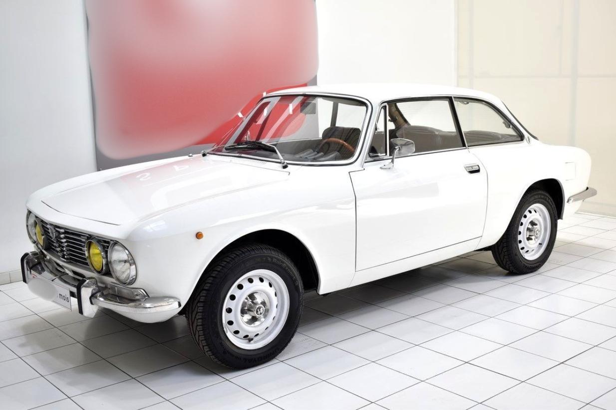 ALFA ROMEO 2000 Coupé GT Veloce - 1972 LesAnciennes.com