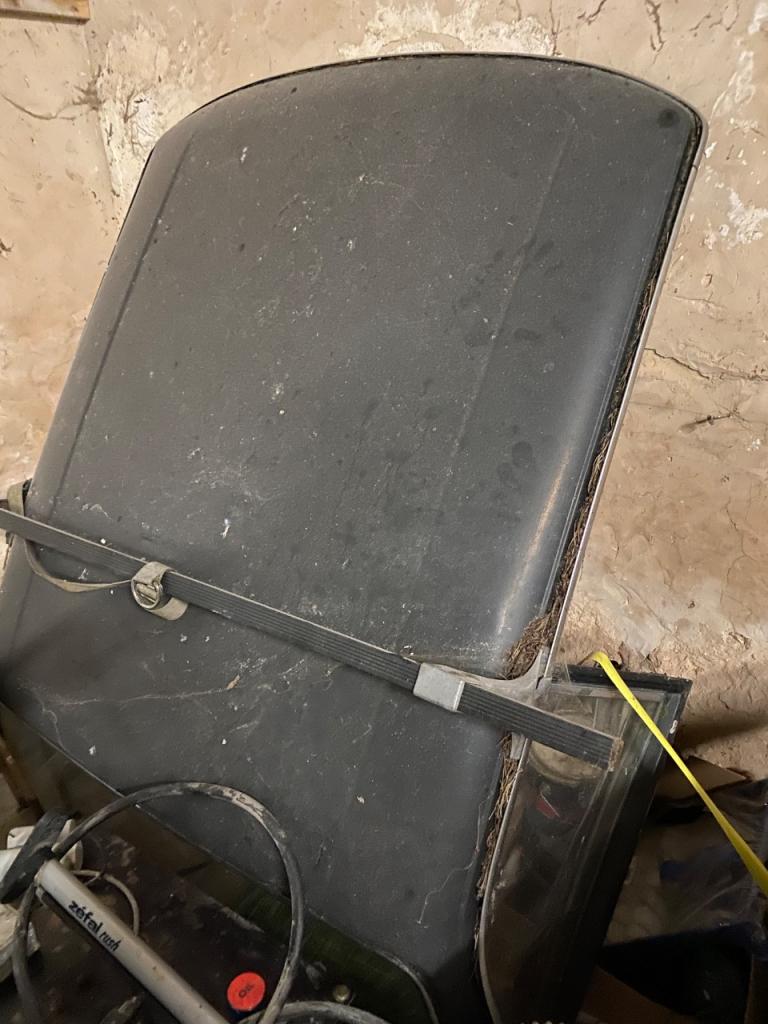 Hard top TRIUMPH Stag LesAnciennes.com