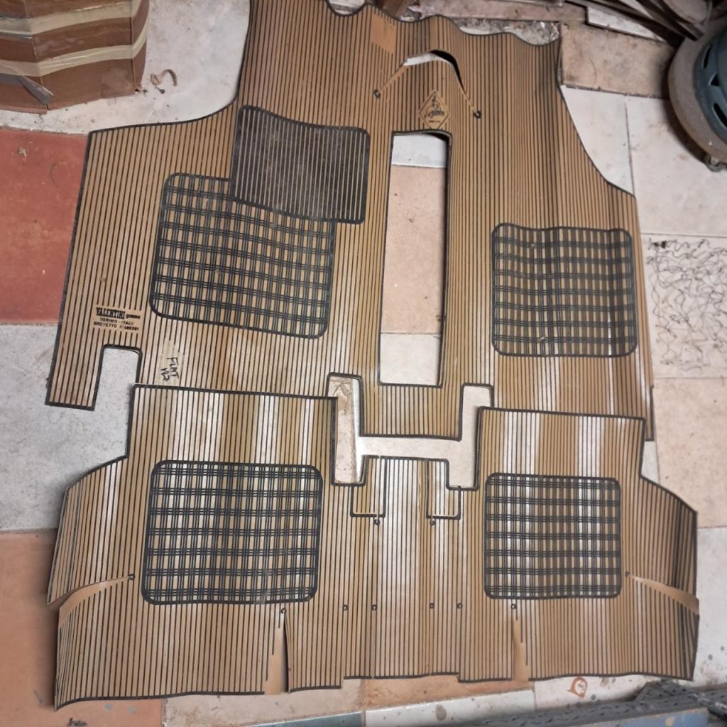 Tapis de sol cahoutchouc sur mesure FIAT 127 neuf LesAnciennes.com