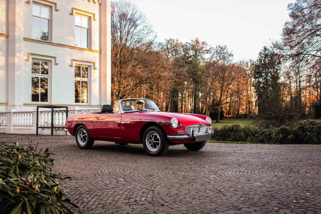 MG MGB Roadster Cabriolet - 1973 LesAnciennes.com