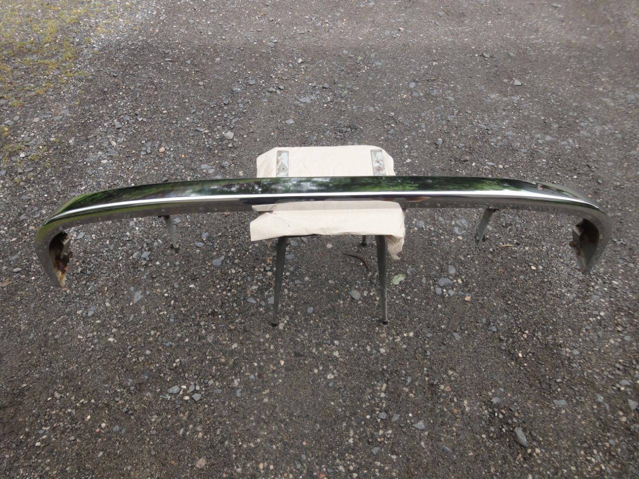 Pare choc avant inconuu LesAnciennes.com