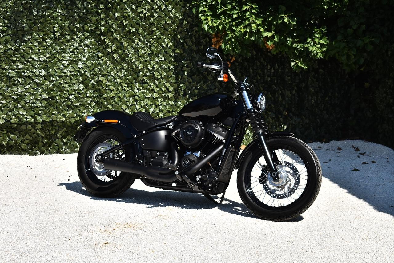 2020 Harley-Davidson Softtail Street Bob FXBB Moto LesAnciennes.com