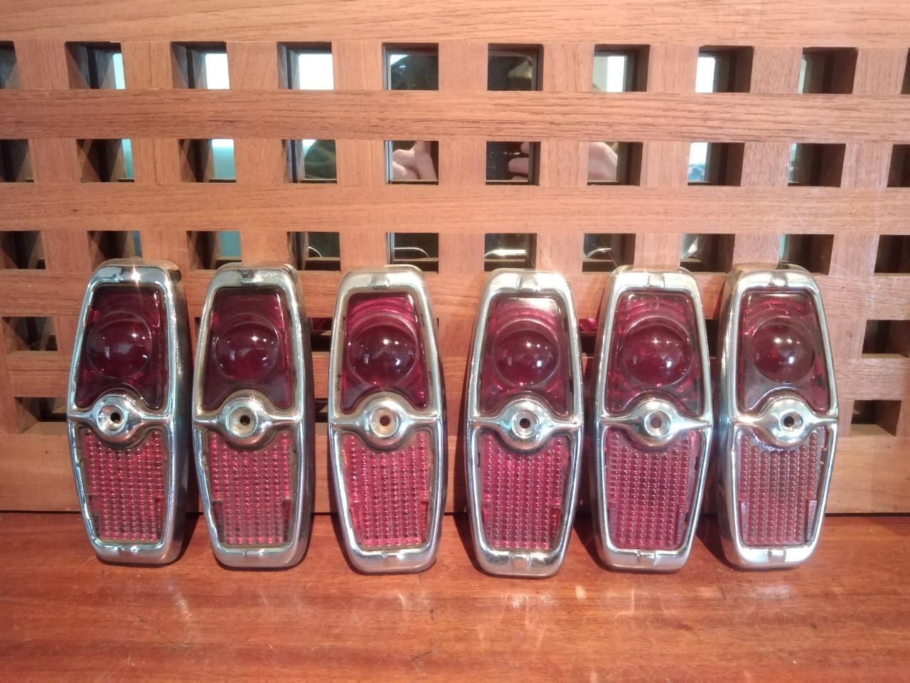 Feux arrière PEUGEOT 203 LesAnciennes.com