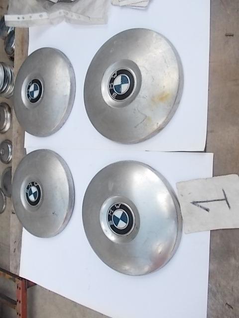 Enjoliveurs de jantes Bmw 1502 et 2002 LesAnciennes.com