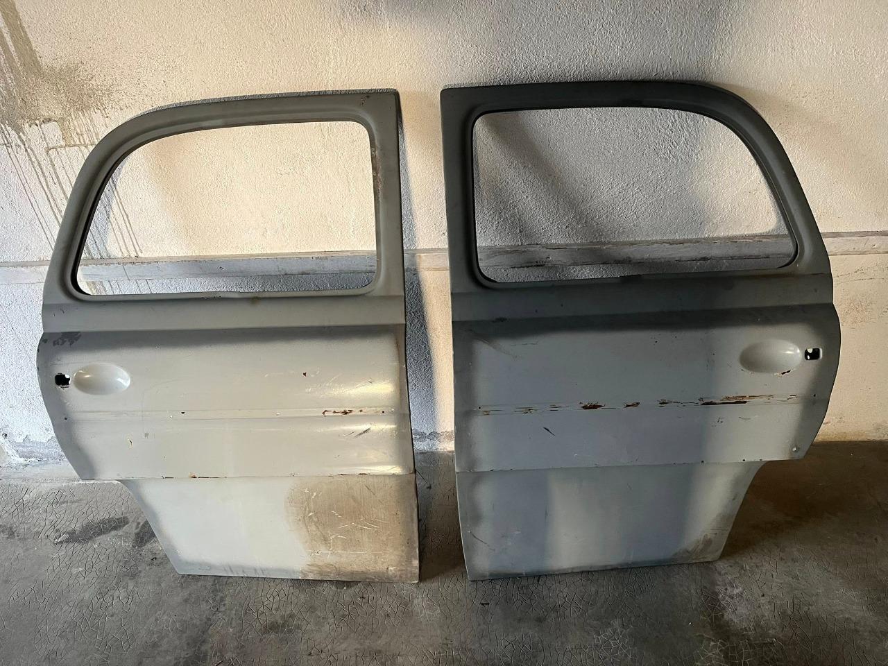 Portes RENAULT Dauphine LesAnciennes.com