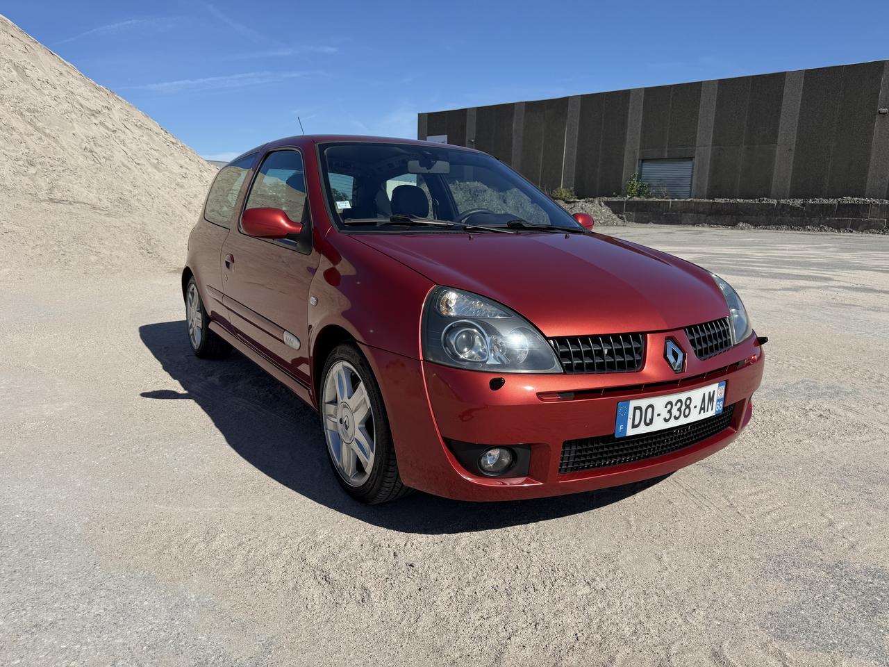 2002 Renault Clio RS LesAnciennes.com