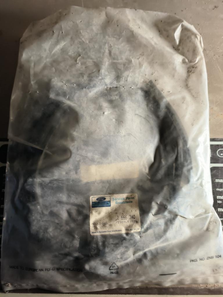 Pièces FORD Escort joint de porte Escort neuf LesAnciennes.com