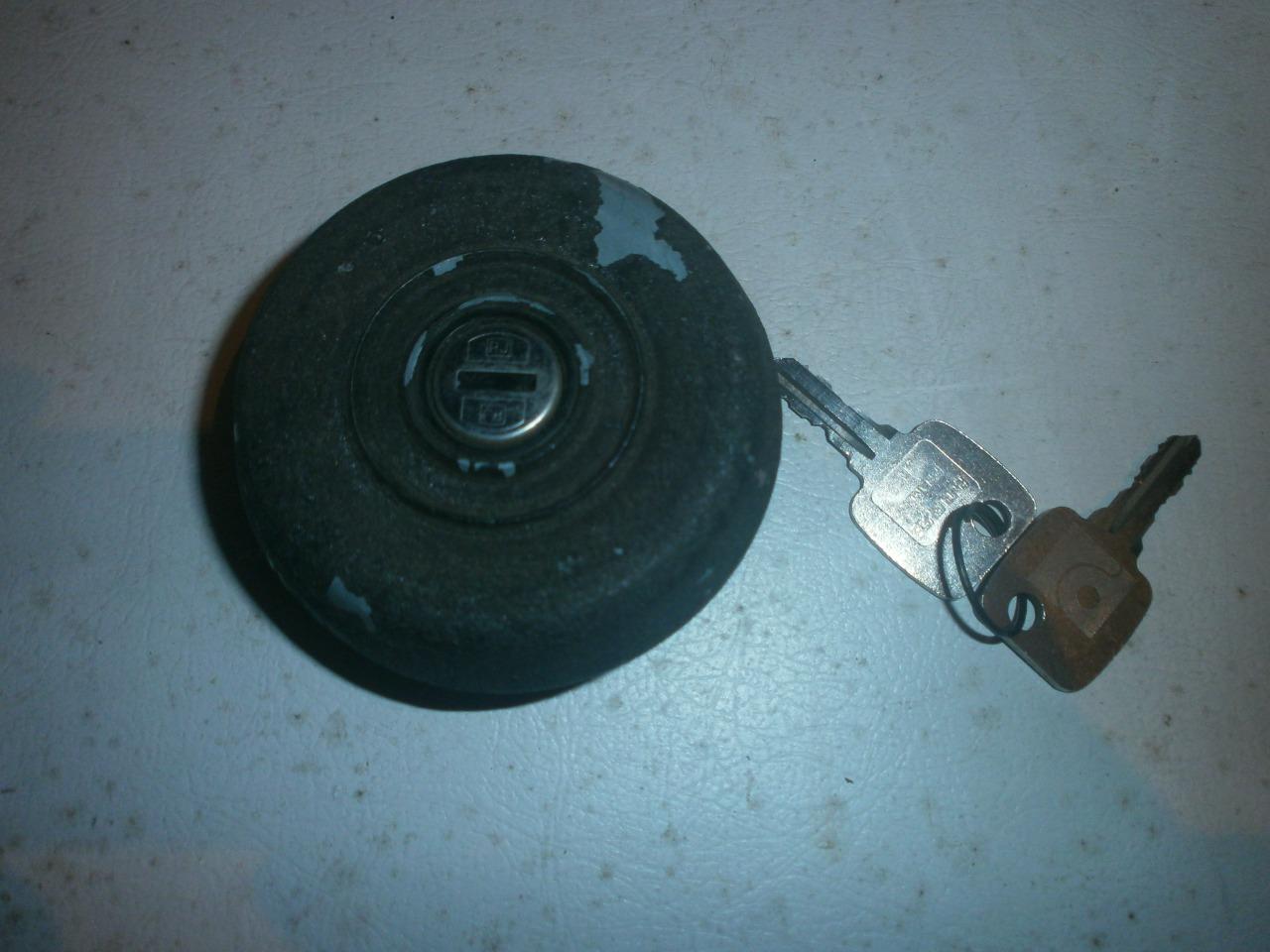 BOUCHON ANTI VOL CITROEN 2CV 4 / 2CV 6 LesAnciennes.com