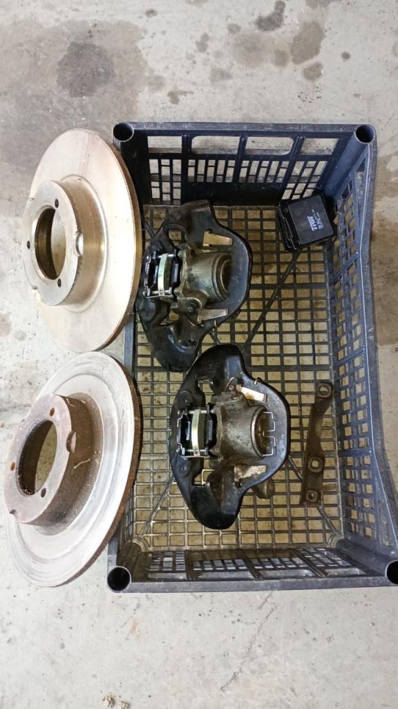 Ensemble freins (girling) R16 LesAnciennes.com