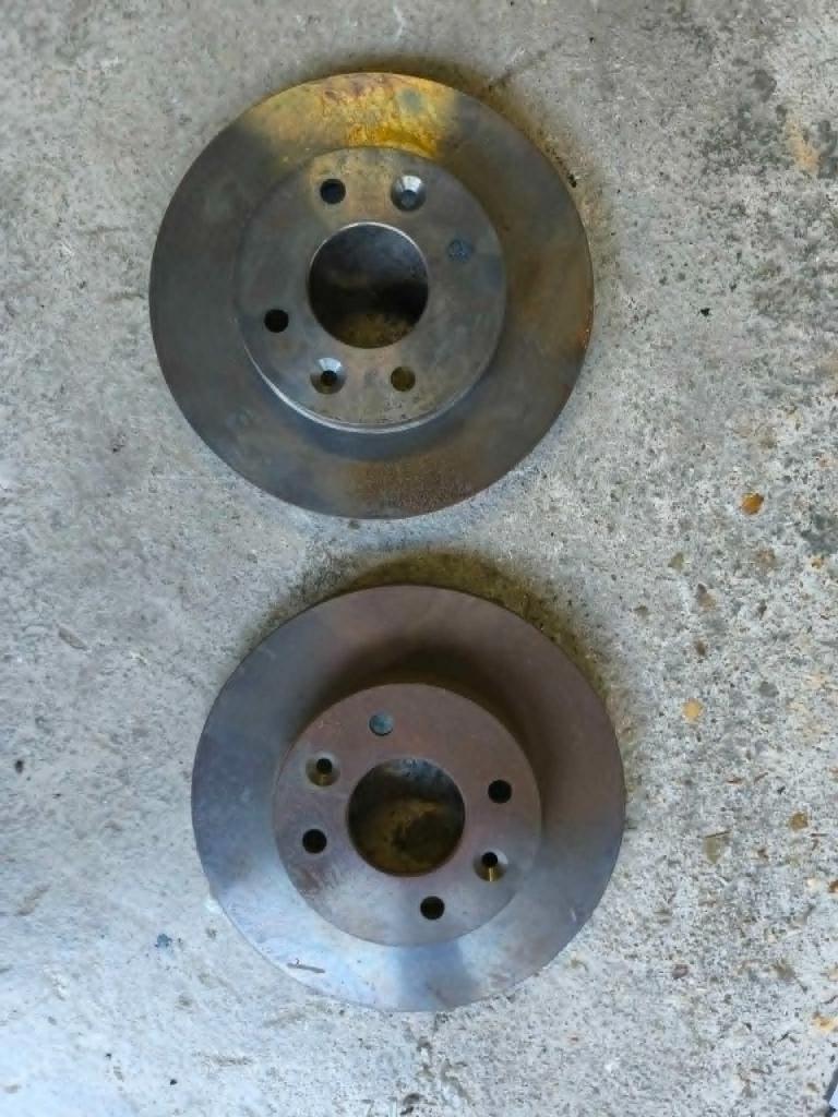 Disques de freins avant Renault super 5 GT Turbo LesAnciennes.com