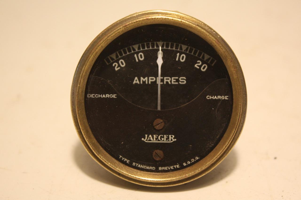Ampèremètre Jaeger Fond Noir cerclage laiton LesAnciennes.com