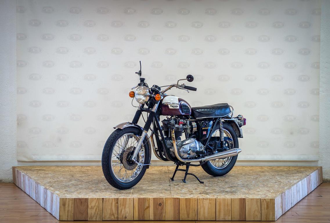TRIUMPH Bonneville T140 V - 1977 LesAnciennes.com