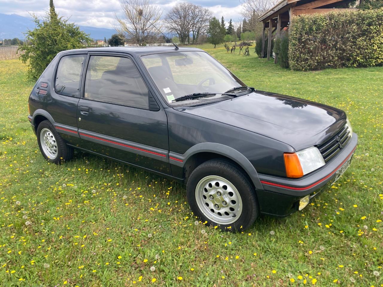PEUGEOT 205 GTI. 1,6 - 1985 LesAnciennes.com