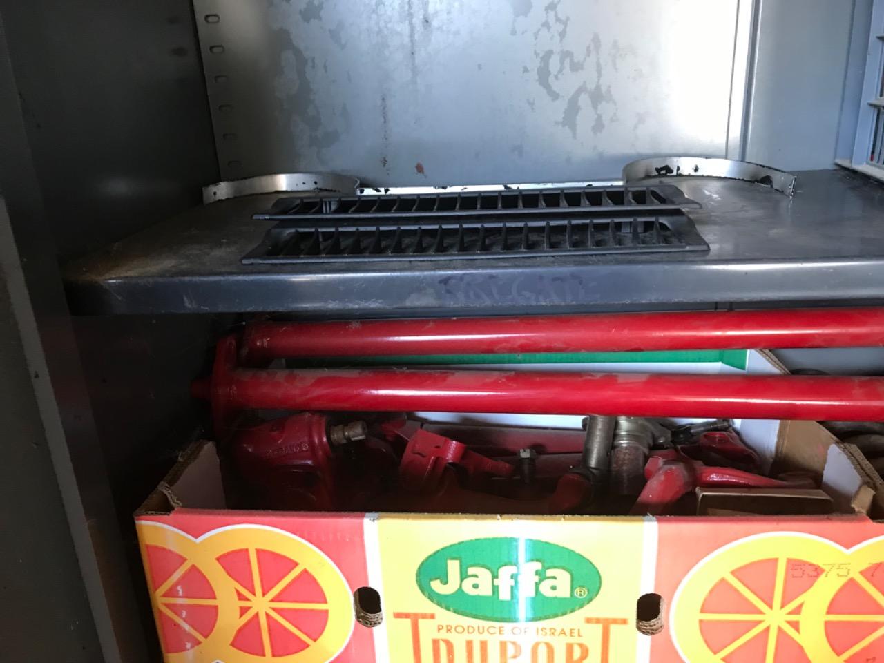 Lot de pièces RENAULT Frégate LesAnciennes.com