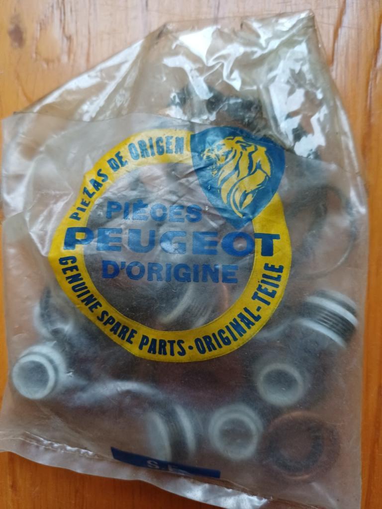 Lot joints et bouchons Peugeot ancienne (NOS) LesAnciennes.com
